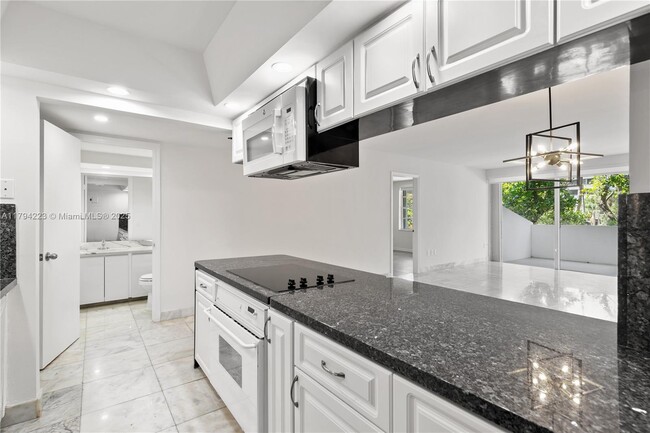 Building Photo - 155 Ocean Ln Dr