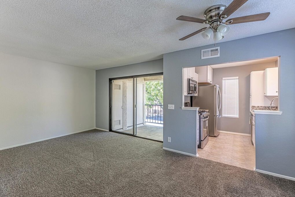 Building Photo - 2554 Olive Dr
