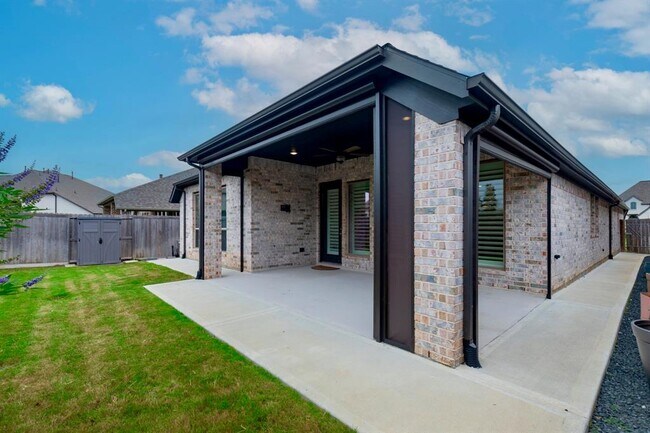 Building Photo - 30103 Aralia Dr