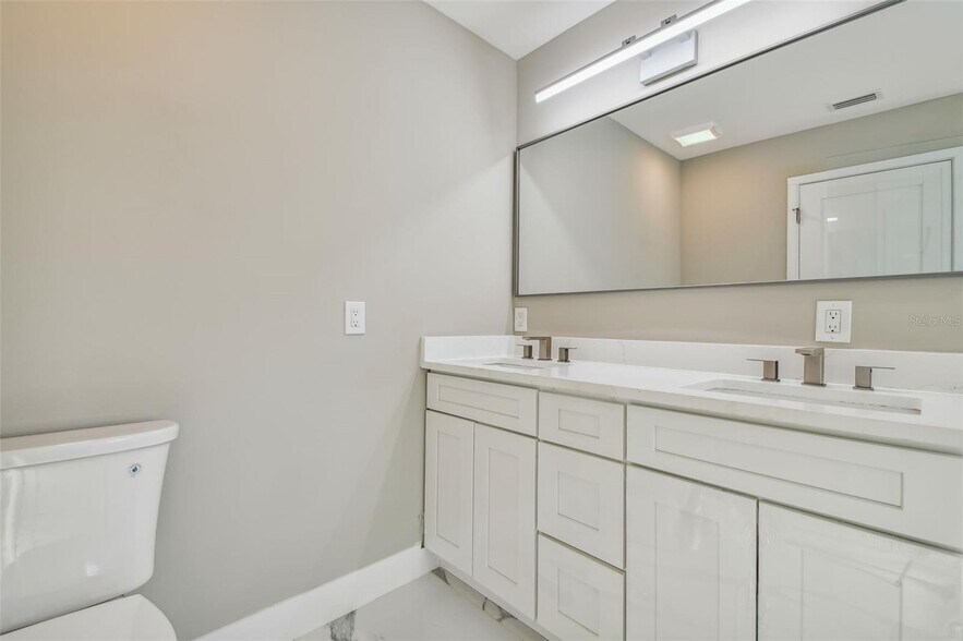 Building Photo - 2042 Craft Ln