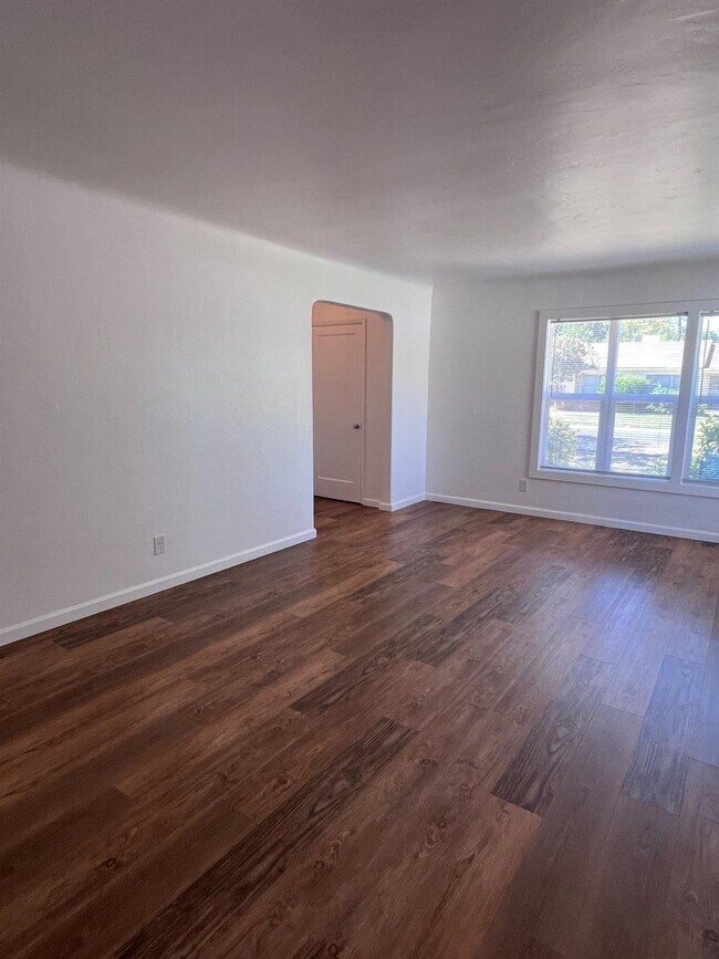 Building Photo - 26 E Cortland Ave