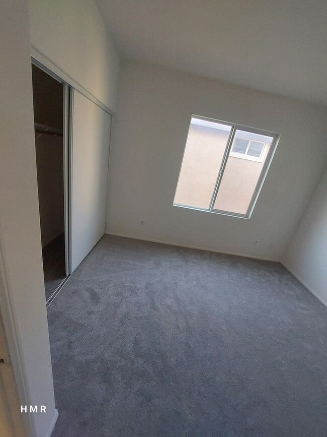 Building Photo - Stunning Two-Story Home with 4 Bedrooms an...