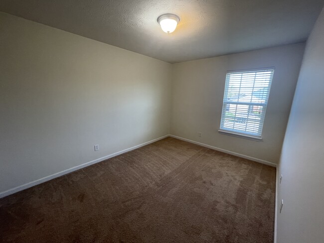 Building Photo - 985 Shenandoah Way