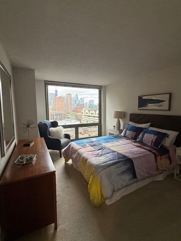 Building Photo - 1125 N Dearborn St