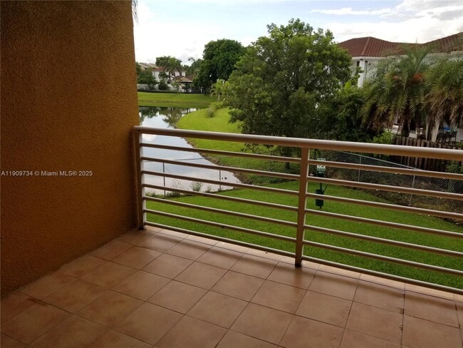 Building Photo - 9735 Fontainebleau Blvd