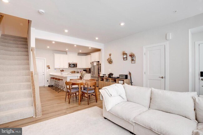 Building Photo - 4614 Olivine Dr