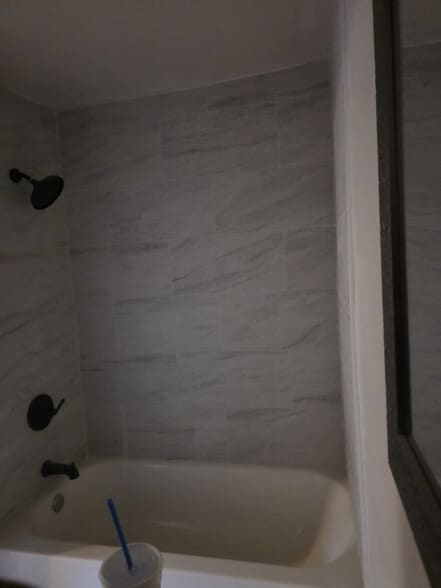 Building Photo - 1526 Northview Dr