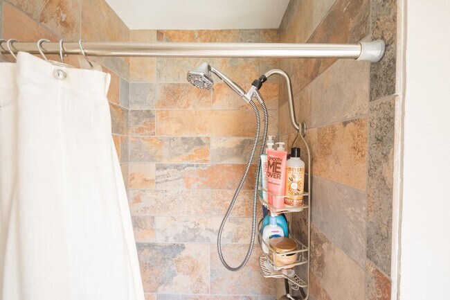 Building Photo - BEAUTIFUL 4 BEDROOM / 3 BATH HOME IN LAFAY...