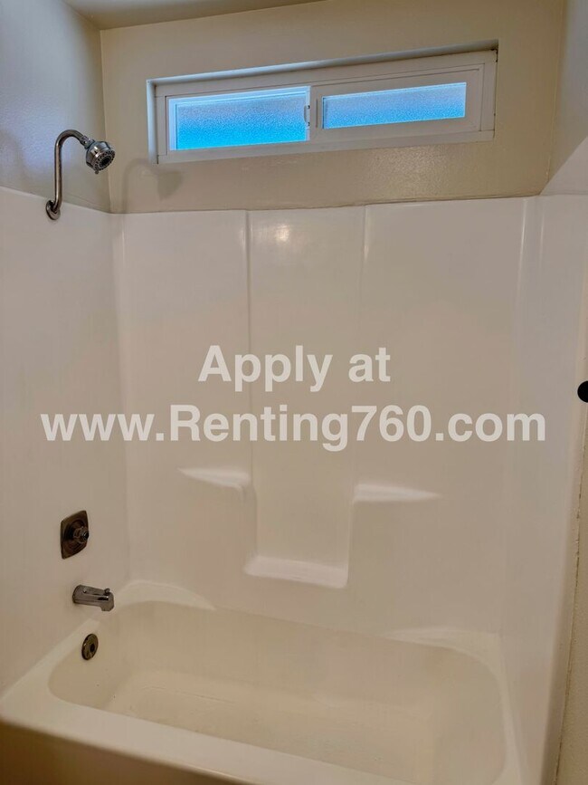 Building Photo - 6455 Linda Lee Dr