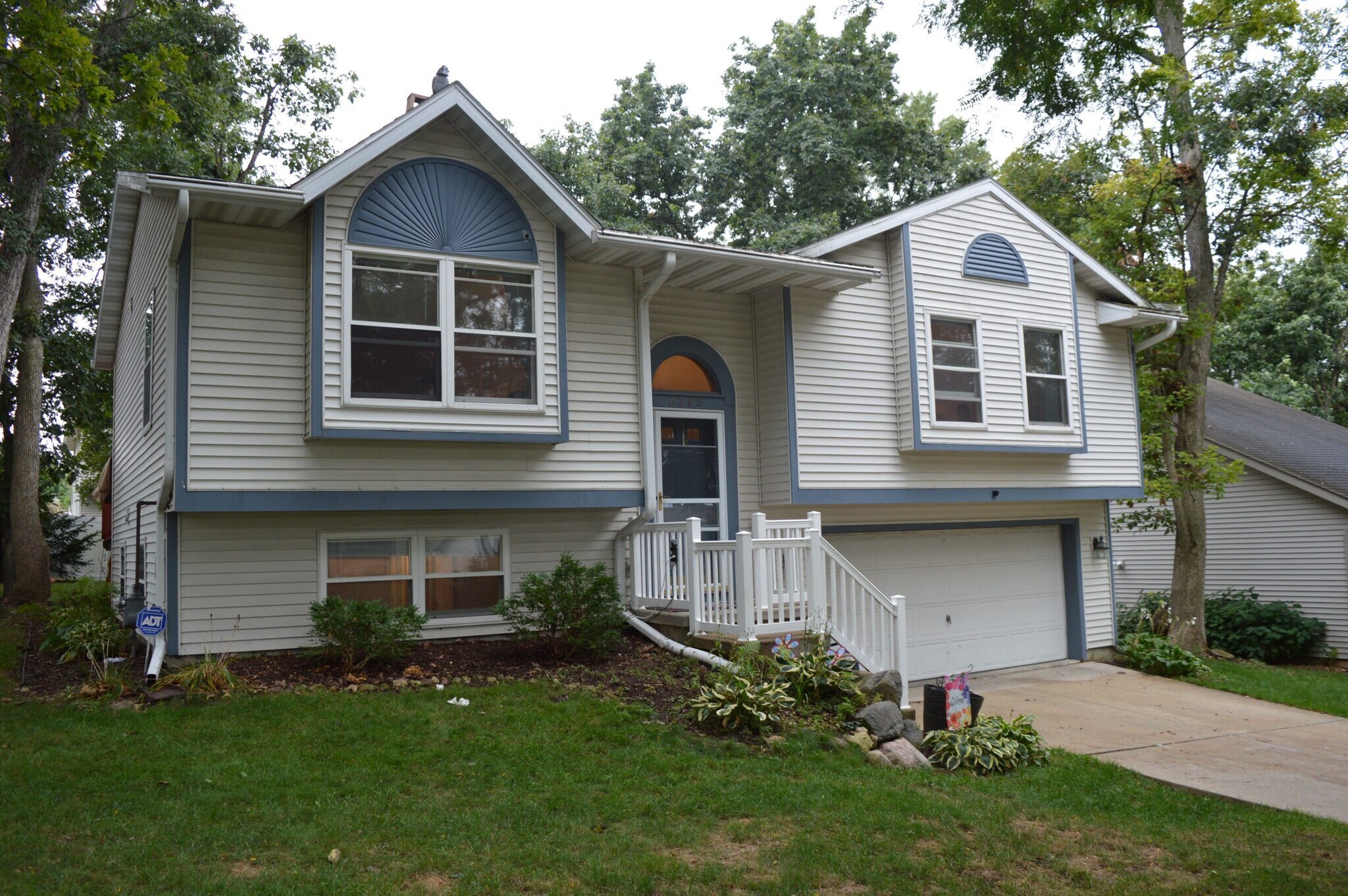 Building Photo - 6205 Adobe Way