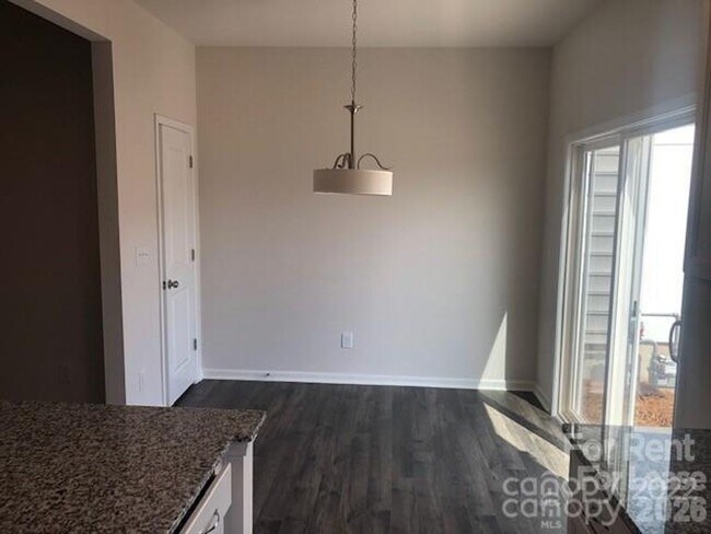 Building Photo - 3 bedroom townhome available now!