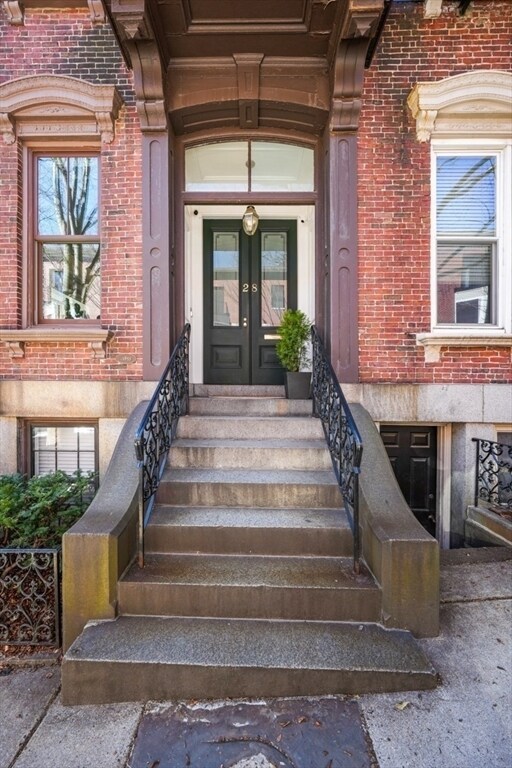 Building Photo - 28 Chestnut St