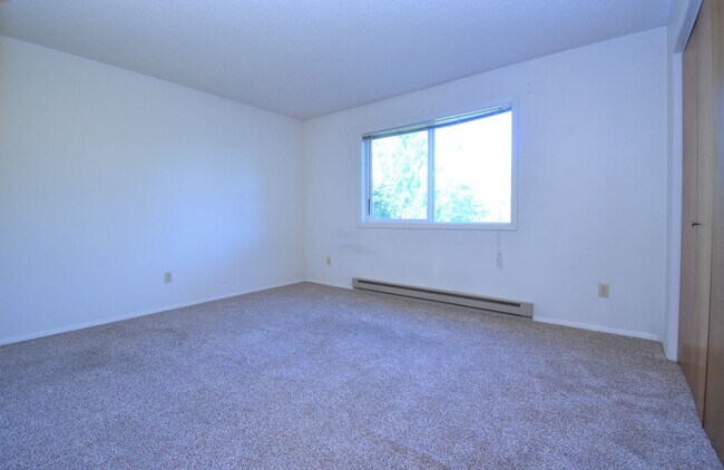 Building Photo - Spectacular views of the Bridgers!  Cute 2 bedroom 1.5 bath apartment