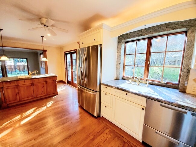 Building Photo - Elegant Woodside Tudor Home
