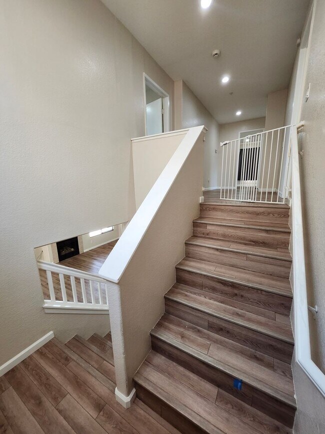 Building Photo - Beautiful 5 Bedroom House fully remodeled....