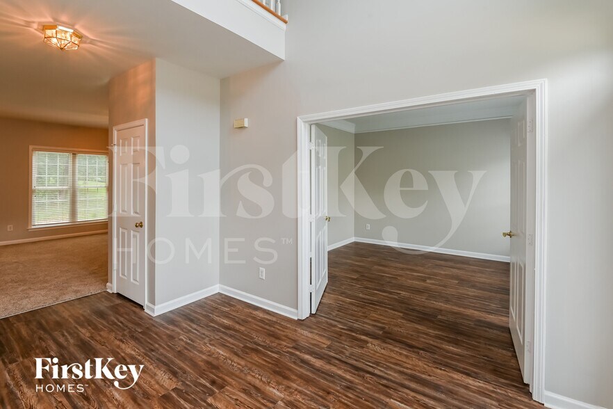 Building Photo - 2424 Coneflower Dr