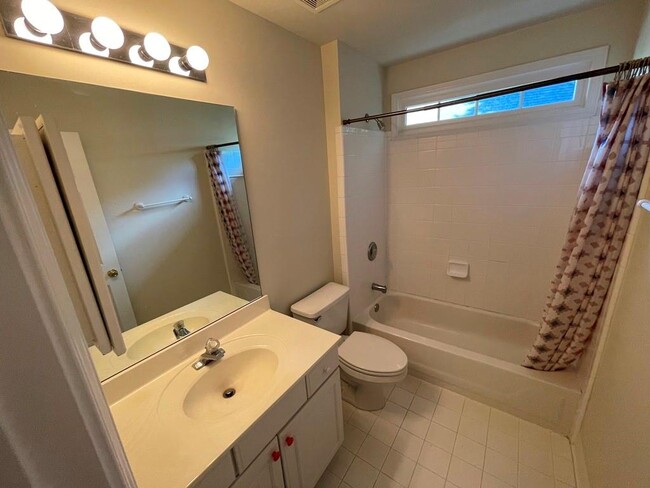 Building Photo - 400 Park Creek Dr