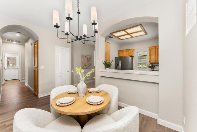 Building Photo - Beautiful 3 Bedroom 2 Bathroom in Gated Community of Folsom, CA!