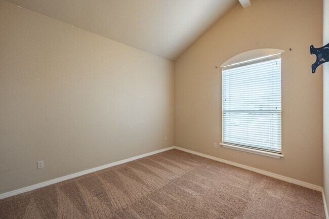Building Photo - 3/2 in Hillside Terrace!