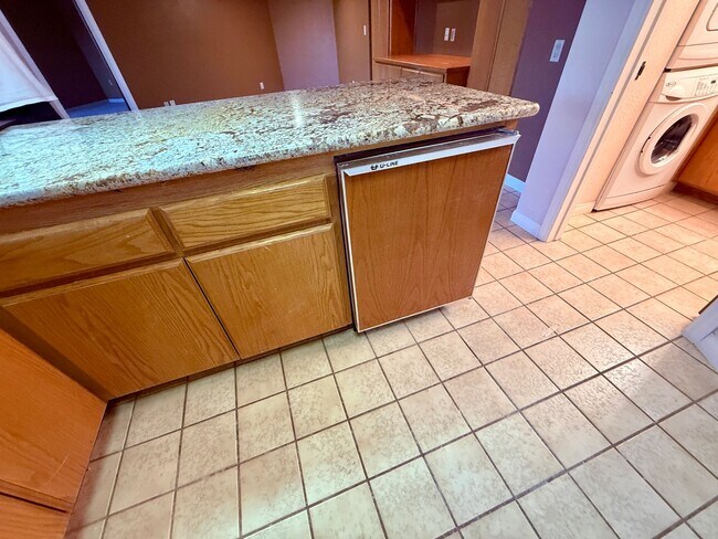 Building Photo - Ranch Bernardo Guest House 1br 1 bath granite kitchen All appliances Washer & Dryer  $2240 For Lease