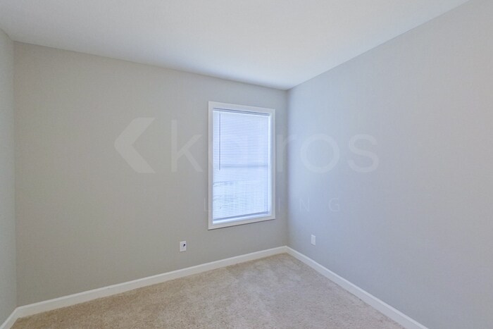 Building Photo - 1384 Maxwell Cir