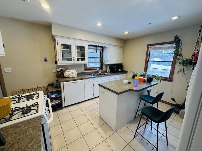 Building Photo - Spacious 5-Bed Home with Finished Basement & Gleaming Hardwood Floors in St. Louis Park!