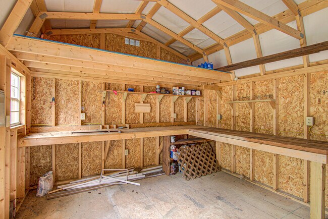 Building Photo - 2315 Treetop Ln