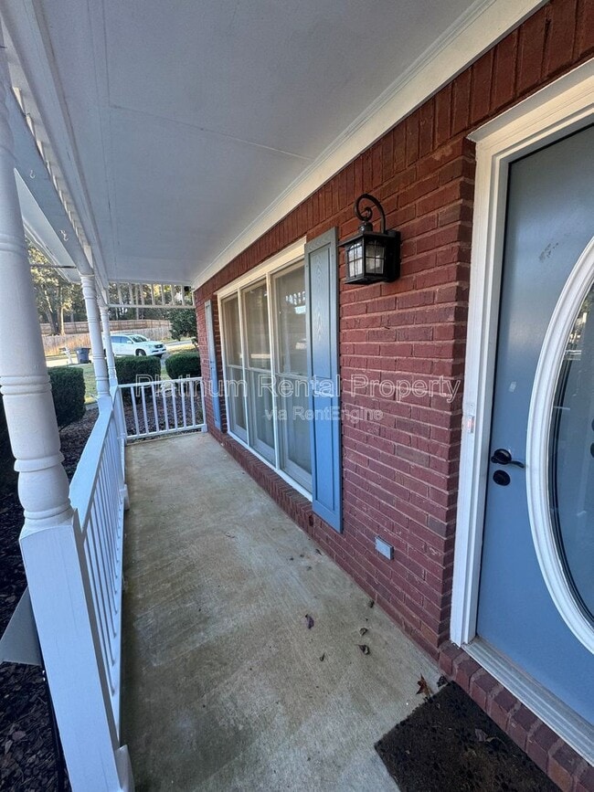 Building Photo - 335 Charlyne Way