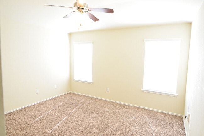 Master Bed - 5200 Rimes Ct