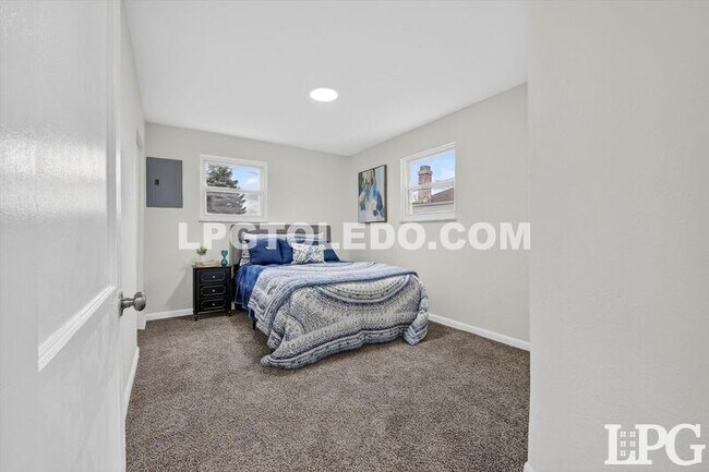 Building Photo - 927 W Northgate Pkwy