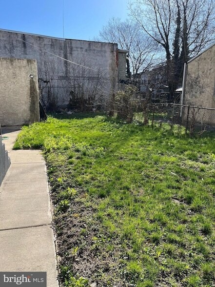 Building Photo - 933-35-935 Belmont Ave