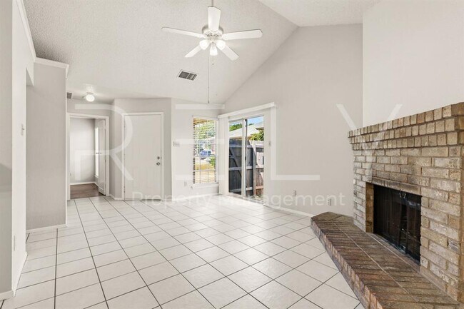 Building Photo - 409 Greenlawn Blvd