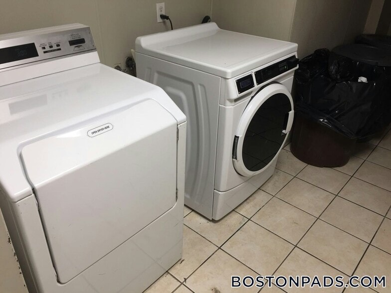 Building Photo - 62 Boylston St