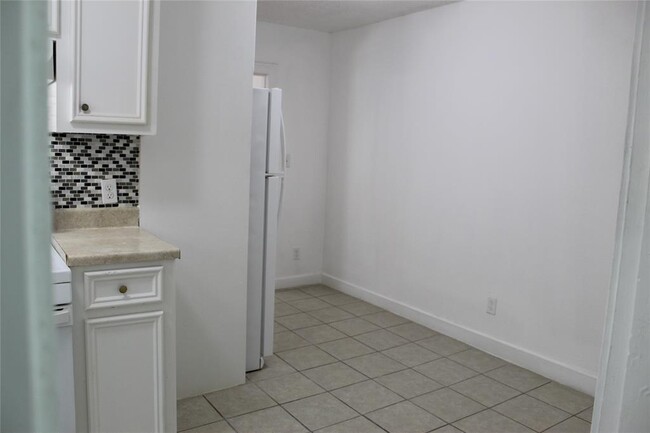 Building Photo - 229 Neyland St