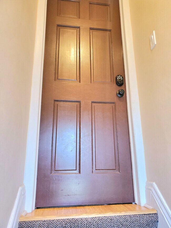 Building Photo - 608 S 35th Ave