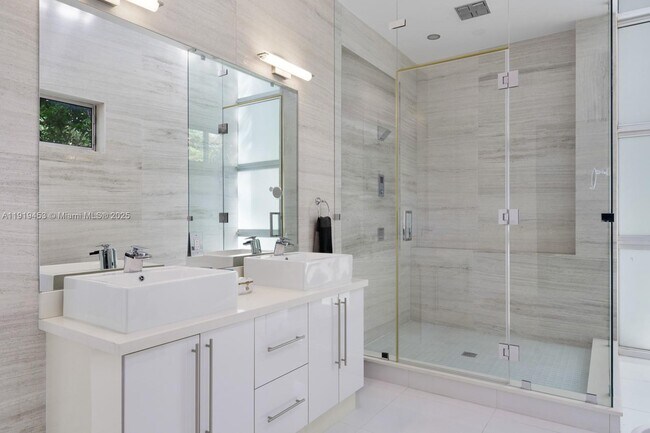 Building Photo - 3861 Kumquat Ave