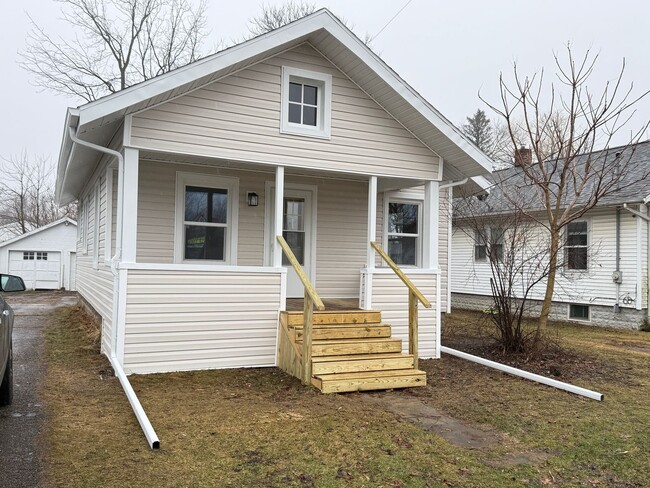 Building Photo - Recently Remodeled 2-Bedroom Single-Family Home with Garage Access