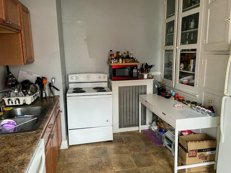 Kitchen - 436 Prentis St