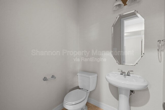 Building Photo - 2919 Royal Oaks Grove