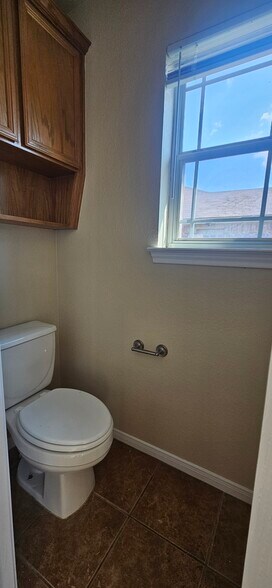 Building Photo - 2415 Merle Dr