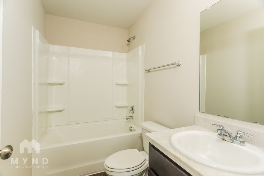 Building Photo - 15 Tiffany Ln