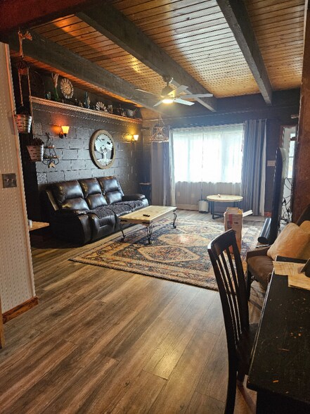 Building Photo - 1650 Jean St