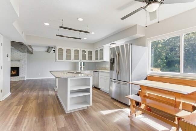Building Photo - 10118 Lonesome Pine Dr