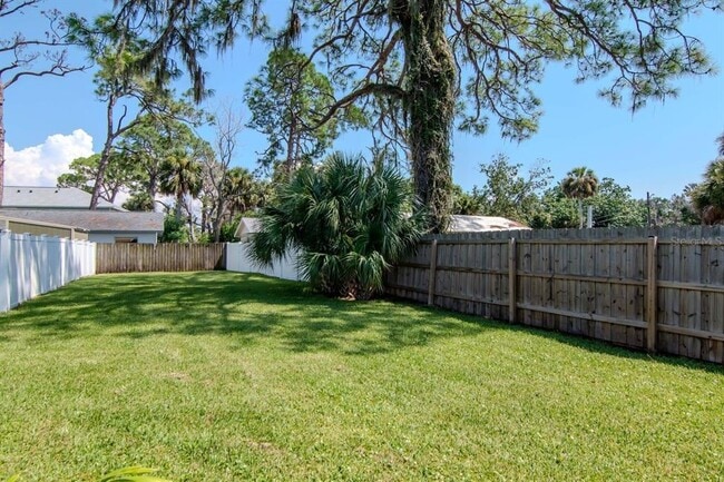 Building Photo - 5352 Cotee River Dr