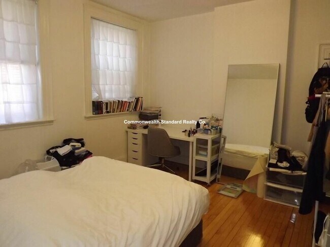 Building Photo - 465 Park Dr