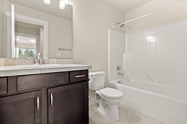 Building Photo - 3Bd/2.5Ba Lynnwood Home