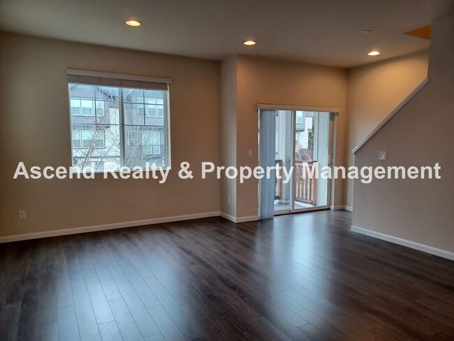 Building Photo - 3 Level End Unit Townhome with Newer Carpe...