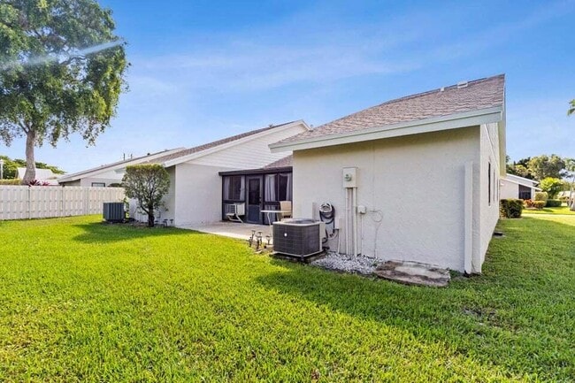 Building Photo - 2363 NW 13th Ct