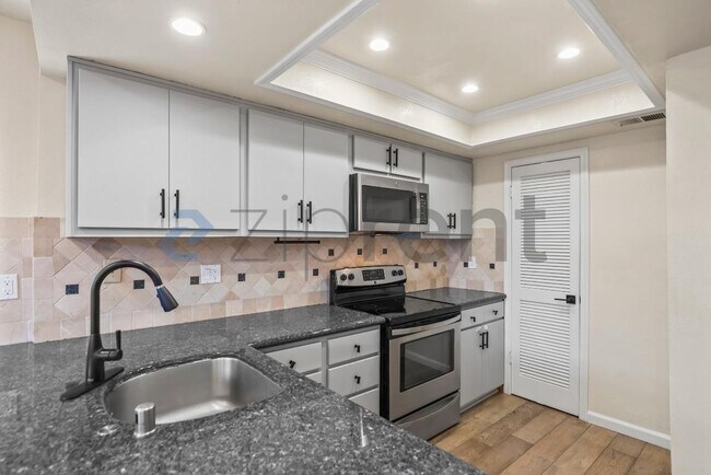 Building Photo - 5307 Port Sailwood Dr
