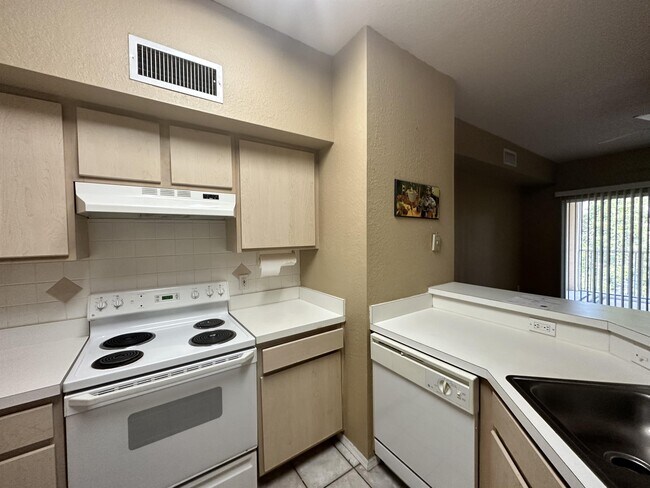 Building Photo - 823 Camargo Way